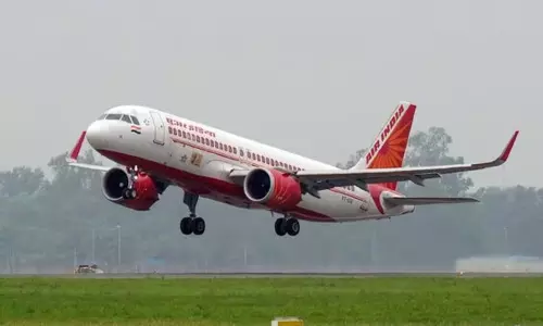 நடுவானில் இயந்திரக் கோளாறு - சென்னையில் அவசரமாக தரையிறங்கிய ஏர் இந்தியா விமானம் நடுவானில் இயந்திரக் கோளாறு - சென்னையில் அவசரமாக தரையிறங்கிய ஏர் இந்தியா விமானம்