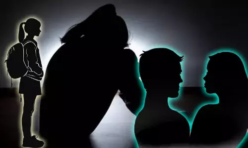 13 வயது மகளை விபசாரத்தில் தள்ளி பல ஆண்களுக்கு விருந்தாக்கிய கொடூர தாய் 13 வயது மகளை விபசாரத்தில் தள்ளி பல ஆண்களுக்கு விருந்தாக்கிய கொடூர தாய்