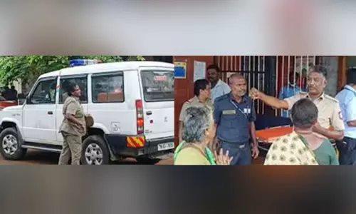 மானாமதுரையில் பள்ளிக்கு சென்ற பிளஸ் 2 மாணவி கடத்தல்? - போலீசார் விளக்கம் மானாமதுரையில் பள்ளிக்கு சென்ற பிளஸ் 2 மாணவி கடத்தல்? - போலீசார் விளக்கம்