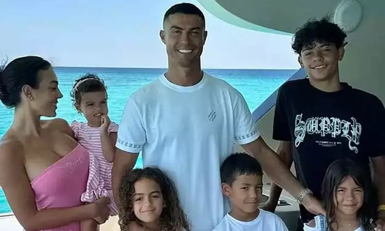 நீண்ட நாள் காதலியை கரம்பிடிக்கும் கால்பந்து ஜாம்பவான் ரொனால்டோ