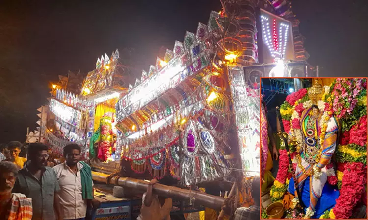 வடமதுரை ஆடித்திருவிழா: முத்துப்பல்லக்கில் வீதியுலா வந்த சௌந்தரராஜ பெருமாள்