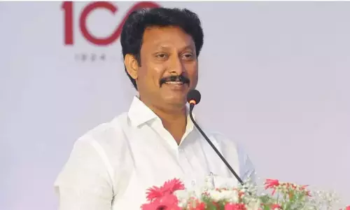 புத்தகத்தை பார்த்து தேர்வு எழுதினால் அறிவு எப்படி வளரும்?  அமைச்சர் கேள்வி