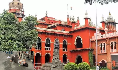சென்னை ஐகோர்ட்டில் சிறுமி தற்கொலை முயற்சி - அதிர்ச்சி சம்பவம் சென்னை ஐகோர்ட்டில் சிறுமி தற்கொலை முயற்சி - அதிர்ச்சி சம்பவம்