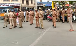 காவல்துறையினர் குவிப்பு - பதற்றமான சூழல்