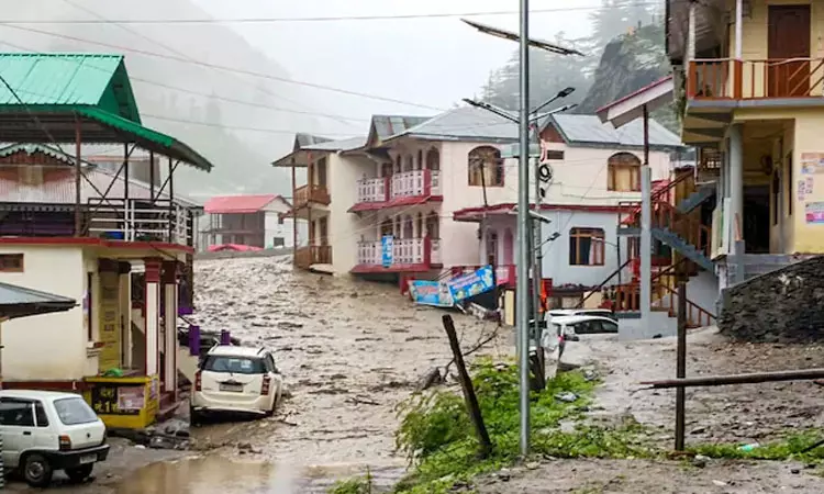 உத்தரகாண்ட் வெள்ளம்: மாயமான 66 பேரை ரேடார் உதவியுடன் தேடும் பணி தீவிரம் உத்தரகாண்ட் வெள்ளம்: மாயமான 66 பேரை ரேடார் உதவியுடன் தேடும் பணி தீவிரம்