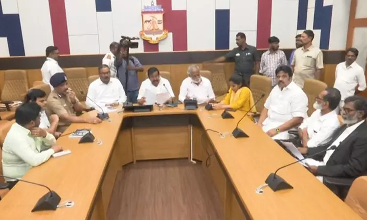 ரிப்பன் மாளிகையில் அமைச்சர்கள் - தூய்மைப் பணியாளர்கள் பேச்சுவார்த்தை ரிப்பன் மாளிகையில் அமைச்சர்கள் - தூய்மைப் பணியாளர்கள் பேச்சுவார்த்தை