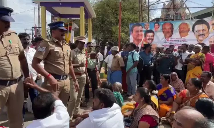 சபாநாயகர் அப்பாவு கார் முற்றுகை: நெல்லையில் பரபரப்பு