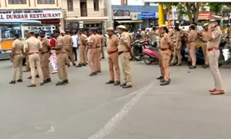 காவல்துறையினர் குவிப்பு - பதற்றமான சூழல்