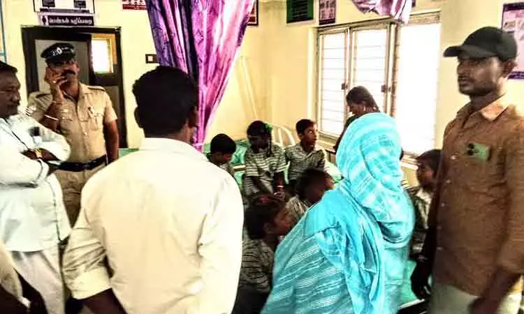 திருவாரூர்: பள்ளியில் காலை உணவு சாப்பிட்ட மாணவர்களுக்கு வாந்தி, மயக்கம் திருவாரூர்: பள்ளியில் காலை உணவு சாப்பிட்ட மாணவர்களுக்கு வாந்தி, மயக்கம்