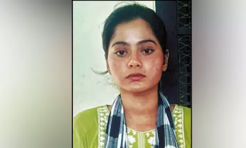 காதலனை கரம் பிடிக்க இலங்கையில் இருந்து கள்ளப்படகில் வந்த இளம்பெண் காதலனை கரம் பிடிக்க இலங்கையில் இருந்து கள்ளப்படகில் வந்த இளம்பெண்