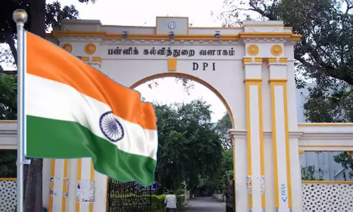பள்ளிகளில் பிளாஸ்டிக் தேசிய கொடிகளை பயன்படுத்தக்கூடாது - கல்வித்துறை அறிவுறுத்தல்