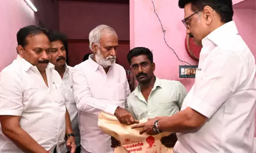 முதியோர், மாற்றுத்திறனாளிகளுக்கு வீடு தேடி ரேஷன் பொருள் என்றைக்கு வரும் தெரியுமா? முதியோர், மாற்றுத்திறனாளிகளுக்கு வீடு தேடி ரேஷன் பொருள் என்றைக்கு வரும் தெரியுமா?