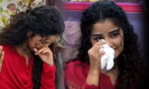 Actress anupama parameswaran emotional while paradha movie promotions Actress anupama parameswaran emotional while paradha movie promotions