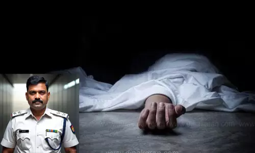 வேலூர் கோட்டையில் நடைபயிற்சியில் ஈடுபட்டிருந்த போலீஸ்காரர் மயங்கி விழுந்து உயிரிழப்பு வேலூர் கோட்டையில் நடைபயிற்சியில் ஈடுபட்டிருந்த போலீஸ்காரர் மயங்கி விழுந்து உயிரிழப்பு