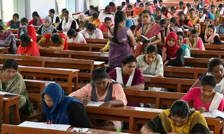 டிஎன்பிஎஸ்சி குரூப் 4:  மறுதேர்வு நடத்தக்கோரி சென்னையில் தேர்வர்கள் போராட்டம்