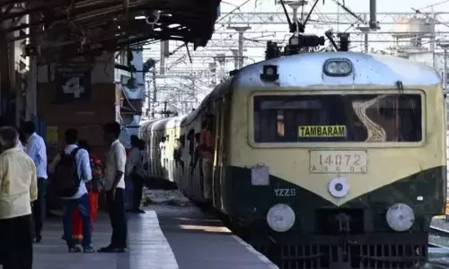 சுதந்திர தினம்: மின்சார ரெயில்கள் நாளை ஞாயிறு அட்டவணைப்படி இயக்கம்