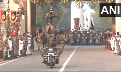 அட்டாரி - வாகா எல்லையில் தேசியக்கொடி இறக்கும் நிகழ்வு