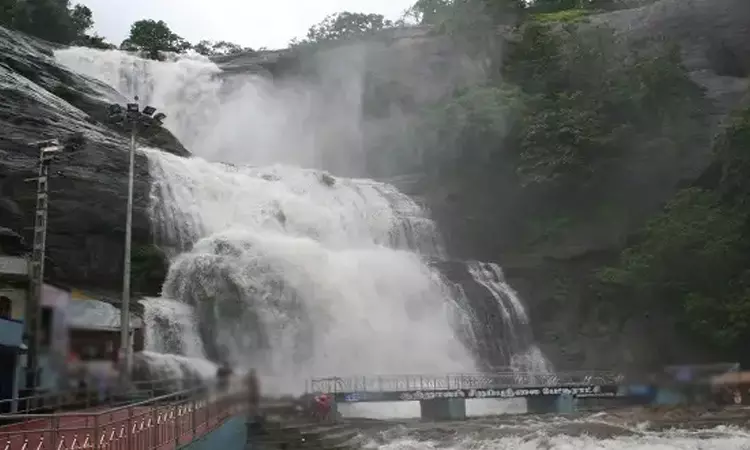 குற்றாலம் மெயின் அருவியில் குளிக்கத் தடை  தென்காசி... ... இன்றைய முக்கிய செய்திகள் சில வரிகளில்.. 15-08-2025