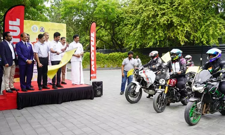 சென்னையில் இருந்து தனுஷ்கோடி வரை இருசக்கர வாகனப் பேரணி  உதயநிதி ஸ்டாலின் தொடங்கி வைத்தார்