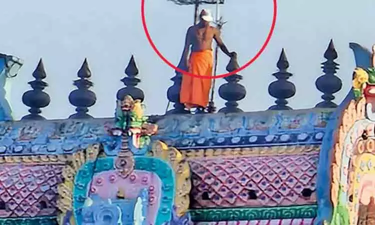 புதுக்கோட்டை: கோபுரத்தில் ஏறி போராட்டத்தில் ஈடுபட்டவருக்கு நேர்ந்த சோகம்