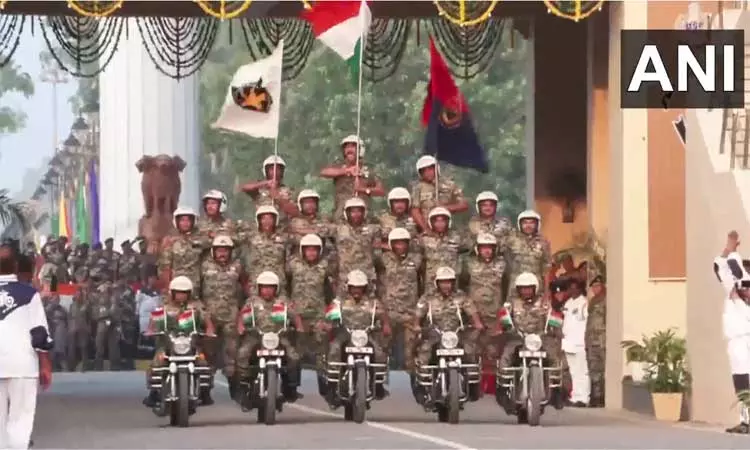 அட்டாரி-வாகா எல்லையில் கொடியிறக்கும் நிகழ்ச்சி - ஆயிரக்கணக்கானோர் கண்டுகளிப்பு