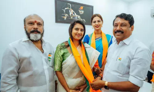 பாஜகவில் இணைந்தார் நடிகை கஸ்தூரி
