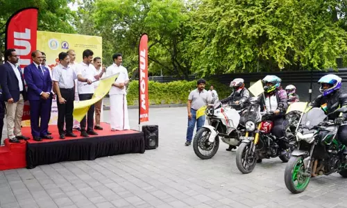 சென்னையில் இருந்து தனுஷ்கோடி வரை இருசக்கர வாகனப் பேரணி - உதயநிதி ஸ்டாலின் தொடங்கி வைத்தார்