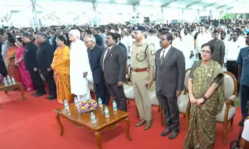 கவர்னர் தேநீர் விருந்து: அதிமுக, பாஜக உள்ளிட்ட கட்சிகள் பங்கேற்பு