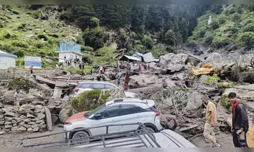 ஜம்மு - காஷ்மீர் பெரு வெடிப்பில் 60 பேர் உயிரிழப்பு, 200க்கும் மேற்பட்டோர் மாயம் ஜம்மு - காஷ்மீர் பெரு வெடிப்பில் 60 பேர் உயிரிழப்பு, 200க்கும் மேற்பட்டோர் மாயம்