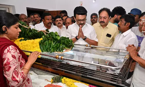 இல.கணேசன் உடலுக்கு முதல்-அமைச்சர் மு.க.ஸ்டாலின் நேரில் அஞ்சலி