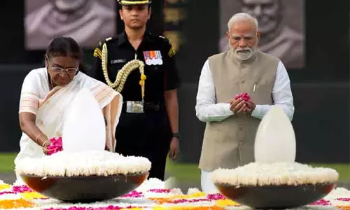வாஜ்பாய் நினைவு தினம்: ஜனாதிபதி, பிரதமர் மரியாதை வாஜ்பாய் நினைவு தினம்: ஜனாதிபதி, பிரதமர் மரியாதை