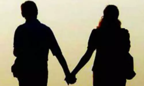 போலீசார் கண்டித்ததால் விபரீதம்.. கள்ளக்காதலியை கொன்று வாலிபர் தற்கொலை போலீசார் கண்டித்ததால் விபரீதம்.. கள்ளக்காதலியை கொன்று வாலிபர் தற்கொலை