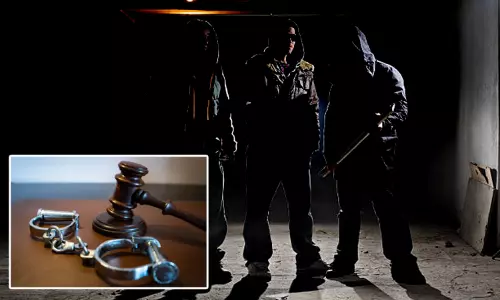 கோவையில் பயங்கர ஆயுதங்களுடன் சுற்றித் திரிந்த ரவுடி கும்பல் கைது