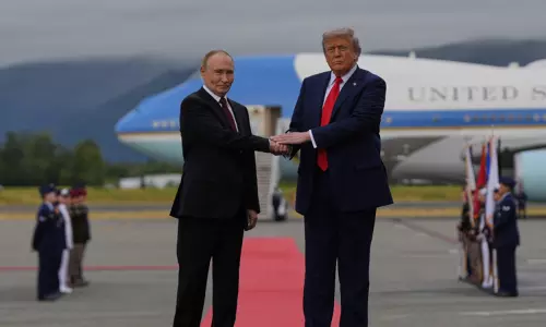 உக்ரைன் போரை நிறுத்த நேரடி அமைதி ஒப்பந்தமே சிறந்த வழி; டொனால்டு டிரம்ப் உக்ரைன் போரை நிறுத்த நேரடி அமைதி ஒப்பந்தமே சிறந்த வழி; டொனால்டு டிரம்ப்