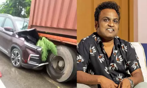 கன்டெய்னர் லாரி மீது கார் மோதி மலையாள நடிகர் காயம் கன்டெய்னர் லாரி மீது கார் மோதி மலையாள நடிகர் காயம்