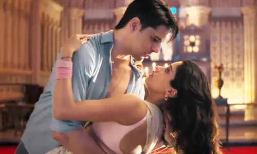 Protest against Sidharth Malhotra-Janavi Kapoor love scene.... Demand to register a case