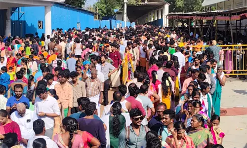 சண்முக விலாச மண்டபத்திற்குள் சென்ற பக்தர்கள்... திருச்செந்தூர் கோவிலில் பரபரப்பு சண்முக விலாச மண்டபத்திற்குள் சென்ற பக்தர்கள்... திருச்செந்தூர் கோவிலில் பரபரப்பு