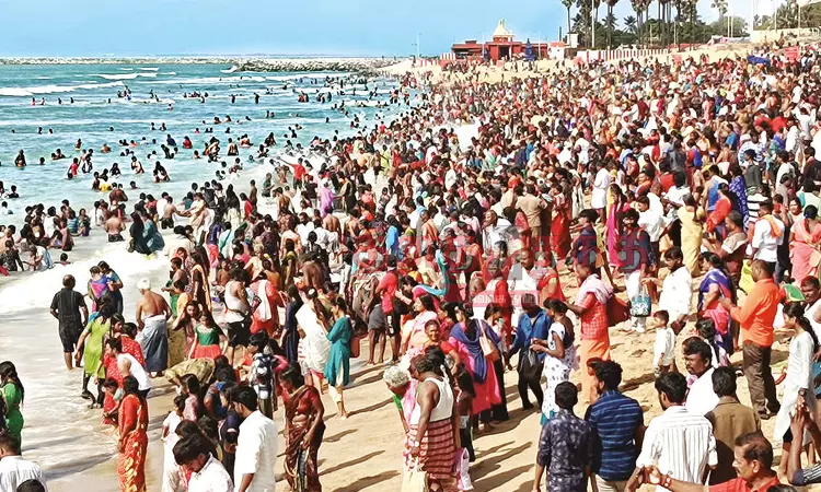 திருச்செந்தூர் கடலில் நீராடியபோது அலையில் சிக்கி கால் முறிவு - கவனமாக கடலில் நீராட அறிவுறுத்தல் திருச்செந்தூர் கடலில் நீராடியபோது அலையில் சிக்கி கால் முறிவு - கவனமாக கடலில் நீராட அறிவுறுத்தல்