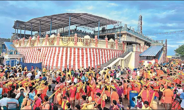 திருத்தணி முருகன் கோவிலில் கோலாகலமாக நடைபெற்ற ஆடி கிருத்திகை விழா