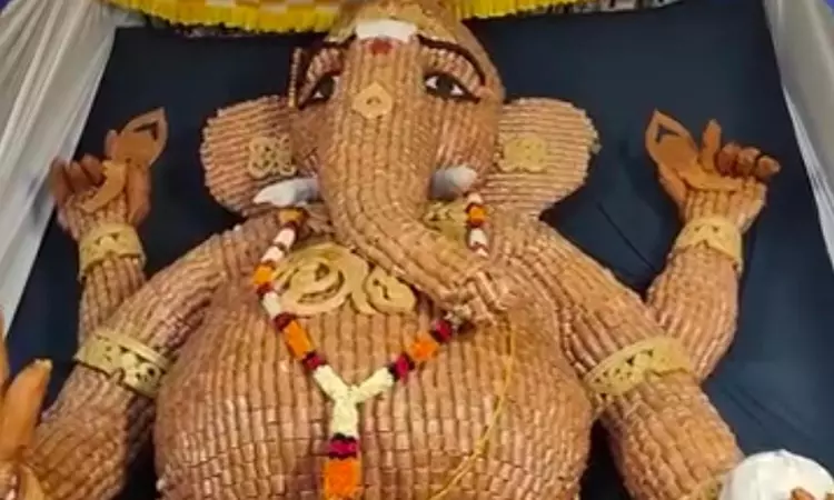 அனகாப்பள்ளியில் அபூர்வமான விநாயகர் சிலை- 20 டன் வெல்லத்தால் ஆன சிறப்பு தோற்றம்