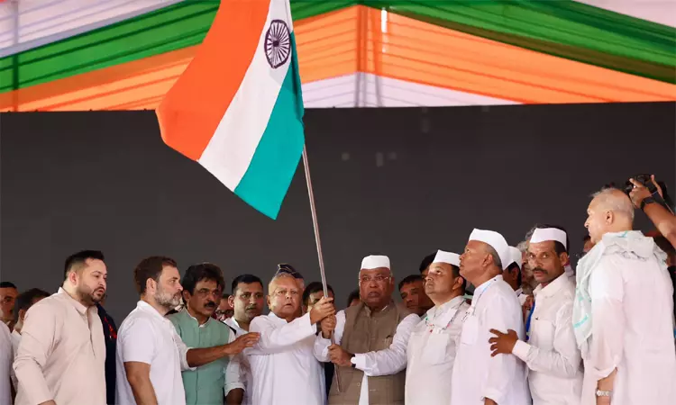 மோடி அரசின் ஏஜெண்டுபோல் தேர்தல் ஆணையம் செயல்படுகிறது - கார்கே குற்றச்சாட்டு