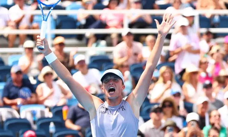 சின்சினாட்டி ஓபன் டென்னிஸ்: முதல் வீராங்கனையாக ஸ்வியாடெக் இறுதிப்போட்டிக்கு தகுதி