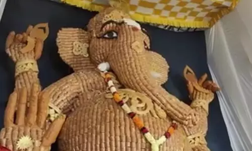 அனகாப்பள்ளியில் அபூர்வமான விநாயகர் சிலை- 20 டன் வெல்லத்தால் ஆன சிறப்பு தோற்றம்