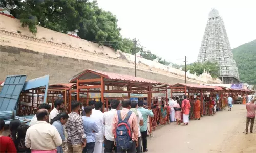 திருவண்ணாமலையில் குவிந்த பக்தர்கள்.. 3 மணி நேரம் காத்திருந்து சாமி தரிசனம்