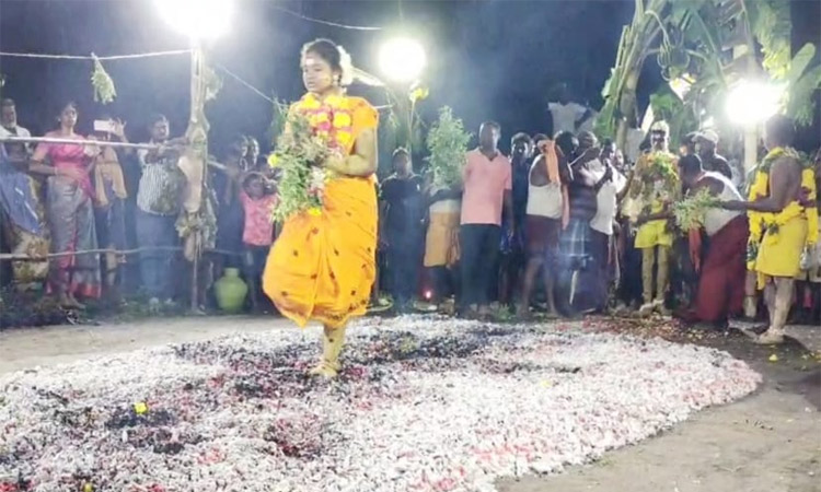 அழிஞ்சிவாக்கம் முத்தாலம்மன் பொன்னியம்மன் கோவிலில் 28-ம் ஆண்டு தீமிதி திருவிழா