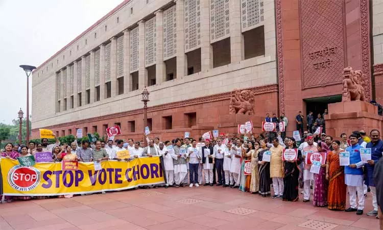 தலைமை தேர்தல் ஆணையரை நீக்கக்கோரி எதிர்க்கட்சி எம்.பி.க்கள் அமளி - மாநிலங்களவை ஒத்திவைப்பு