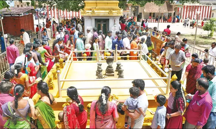 ஆவணி மாத ஞாயிறு வழிபாடு.. இந்த ஆலயத்தில் நாகர் சிலைகளுக்கு பக்தர்களே அபிஷேகம் செய்யலாம்