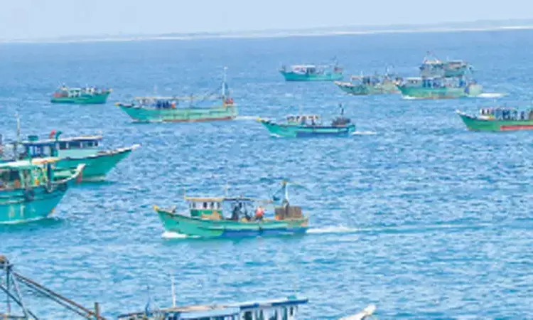 திருவள்ளூர் மாவட்ட மீனவர்கள்  நாளை கடலுக்கு செல்ல தடை