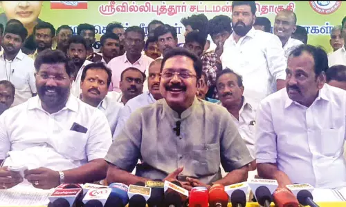 ஜனவரி மாதத்திற்குள் தேசிய ஜனநாயக கூட்டணியில் உள்ள குளறுபடிகள் சரிசெய்யப்படும் - டி.டி.வி. தினகரன் பேட்டி ஜனவரி மாதத்திற்குள் தேசிய ஜனநாயக கூட்டணியில் உள்ள குளறுபடிகள் சரிசெய்யப்படும் - டி.டி.வி. தினகரன் பேட்டி