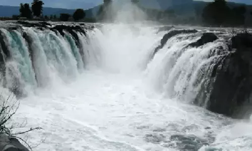 கர்நாடக அணைகளில் இருந்து 1.25 லட்சம் கனஅடி நீர் திறப்பு: கரையோர மக்களுக்கு எச்சரிக்கை